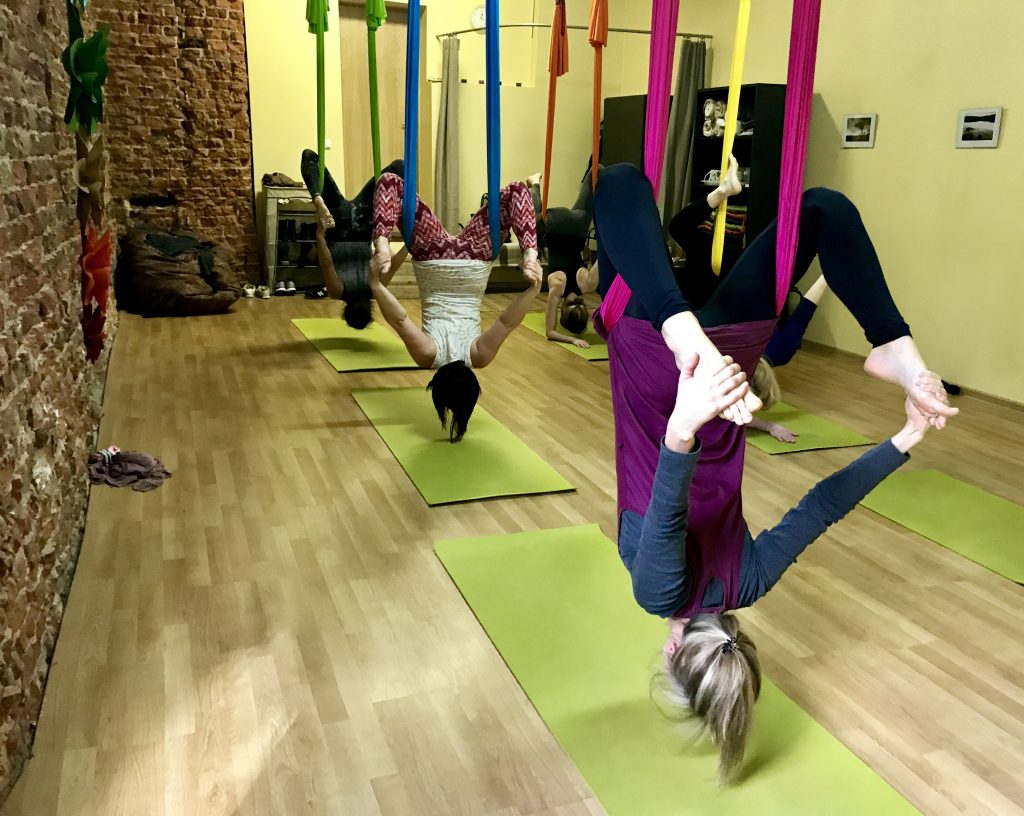 Joga ore vs. Joga ant kilimėlio